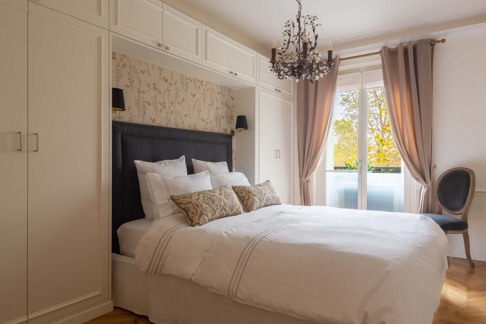 Bedroom 1 with a view overlooking the Champ de Mars.