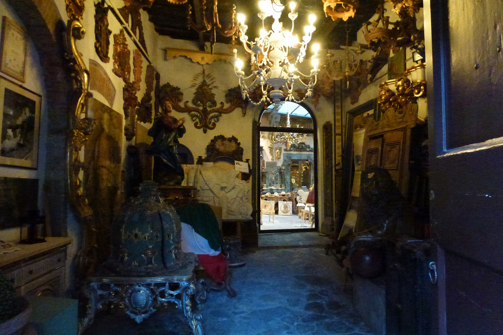 Neighborhood reflects traditional artisan workshops.