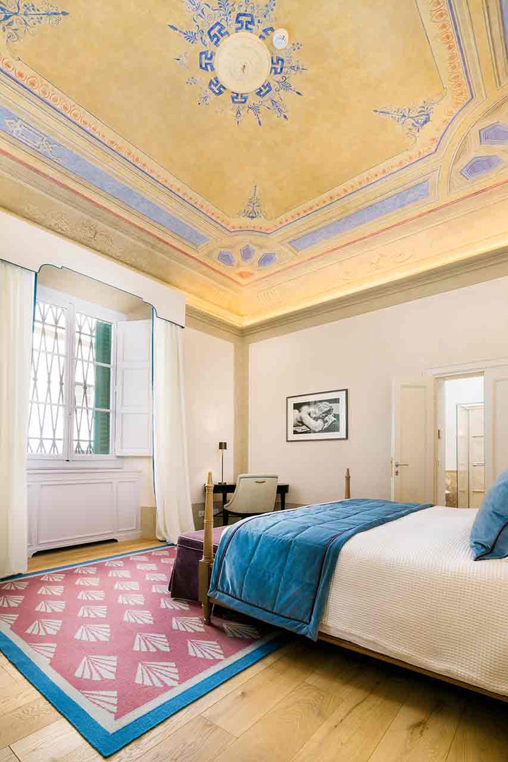 Incredible frescoed ceiling to enjoy.