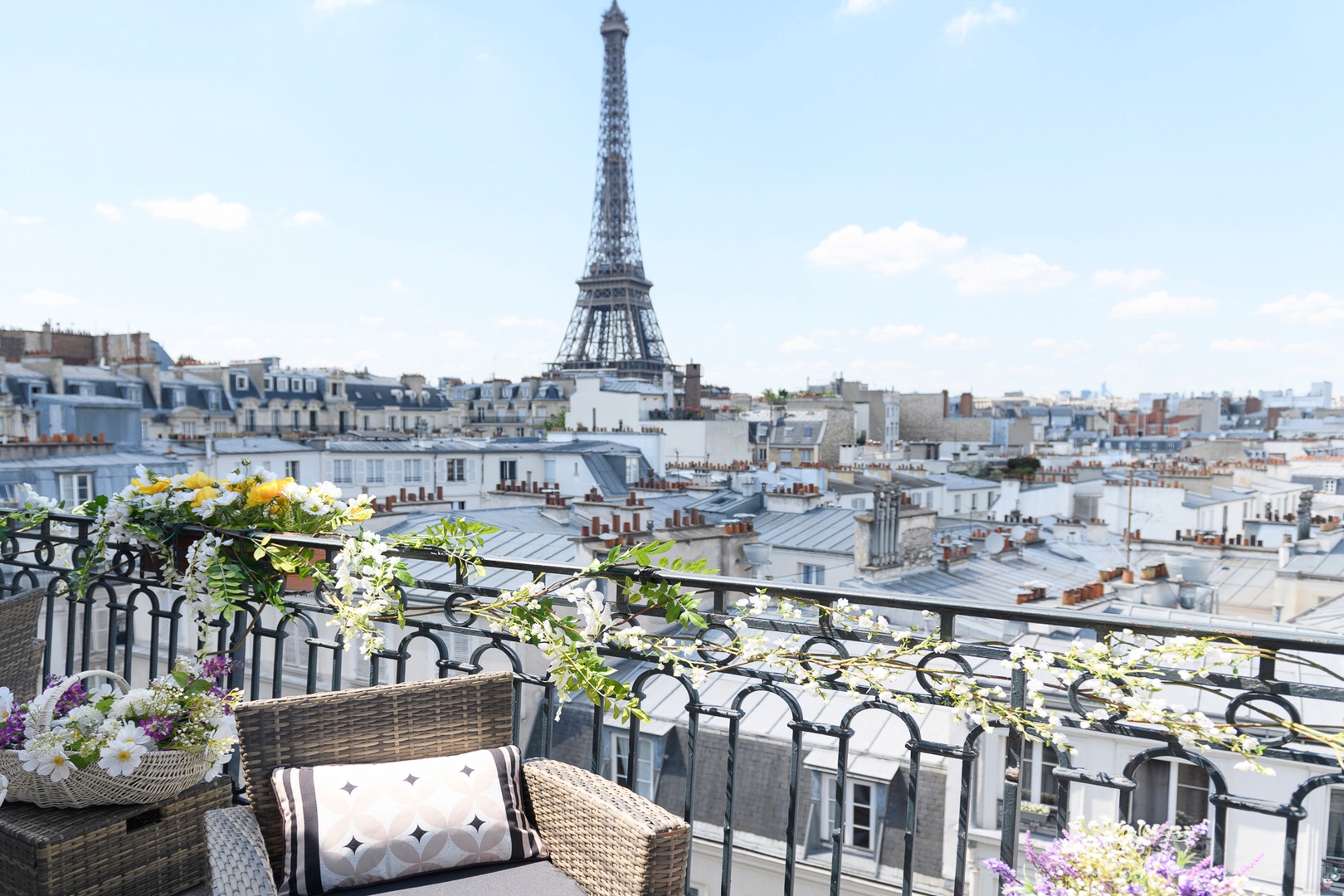 Welcome to the beautiful Cognac, located above the rooftops of Paris!