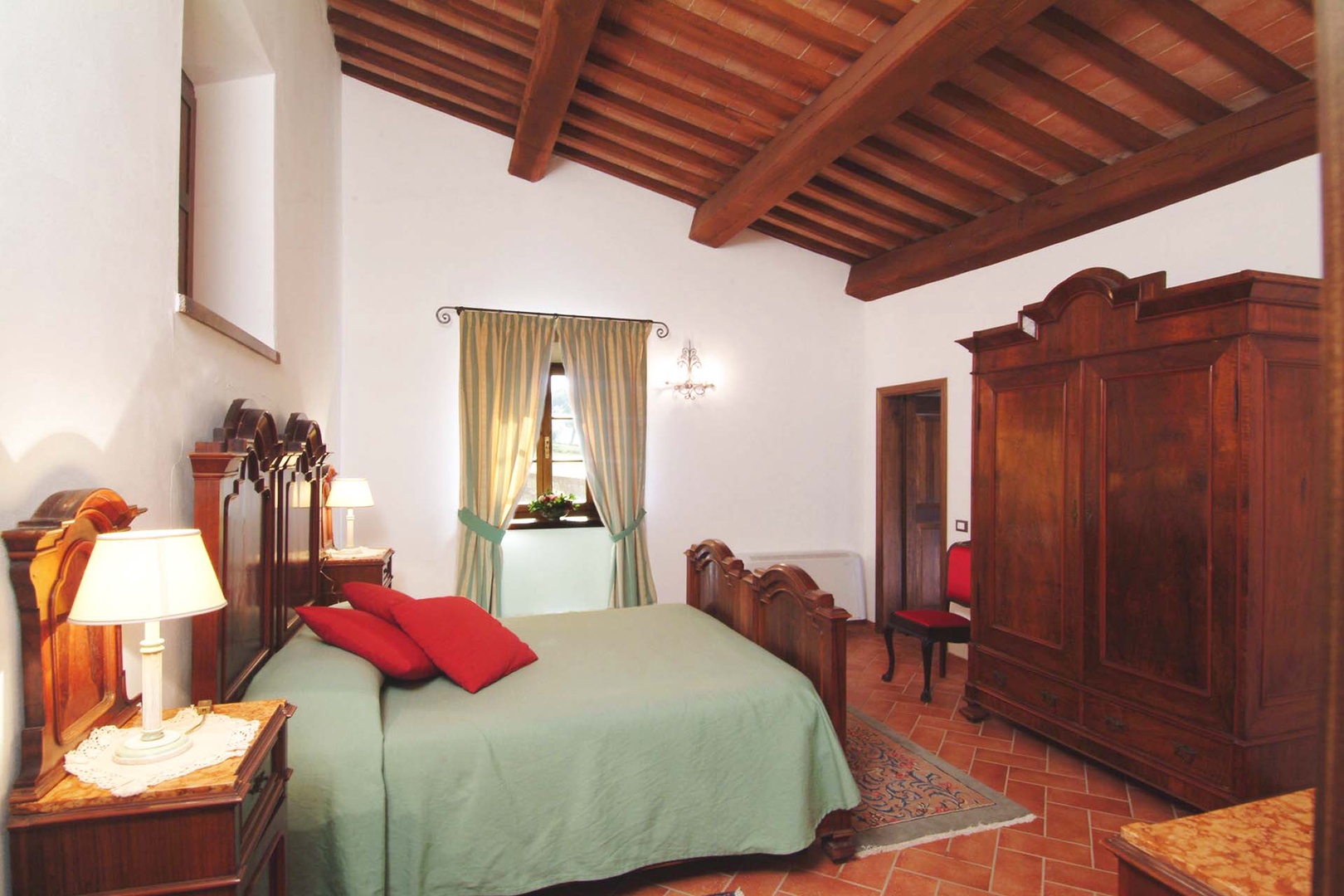 First floor bedroom with en suite bathroom