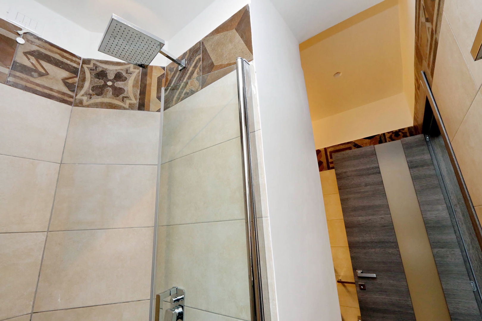 Rainwater showerhead in en suite bathroom 1.