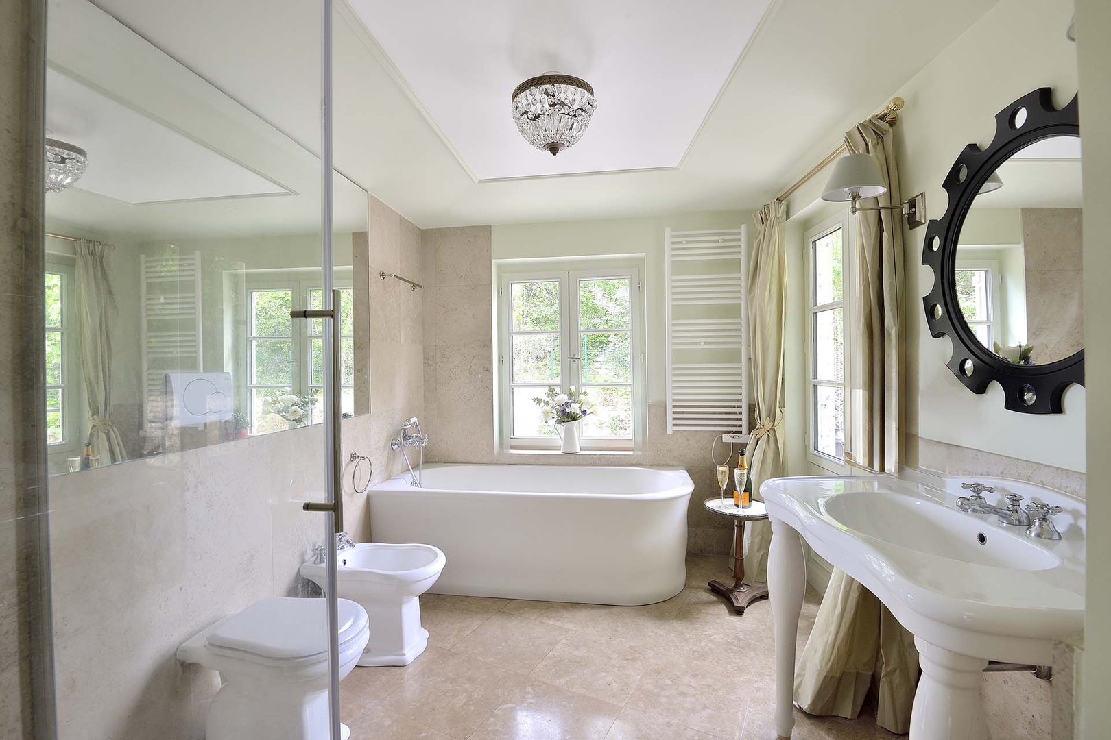 Very large en suite bathroom in bedroom.