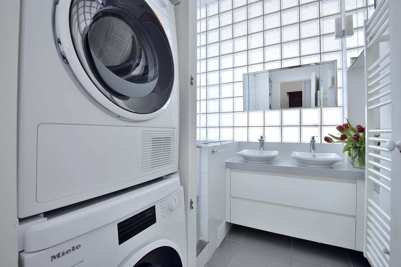 Separate washer and dryer - a great luxury!