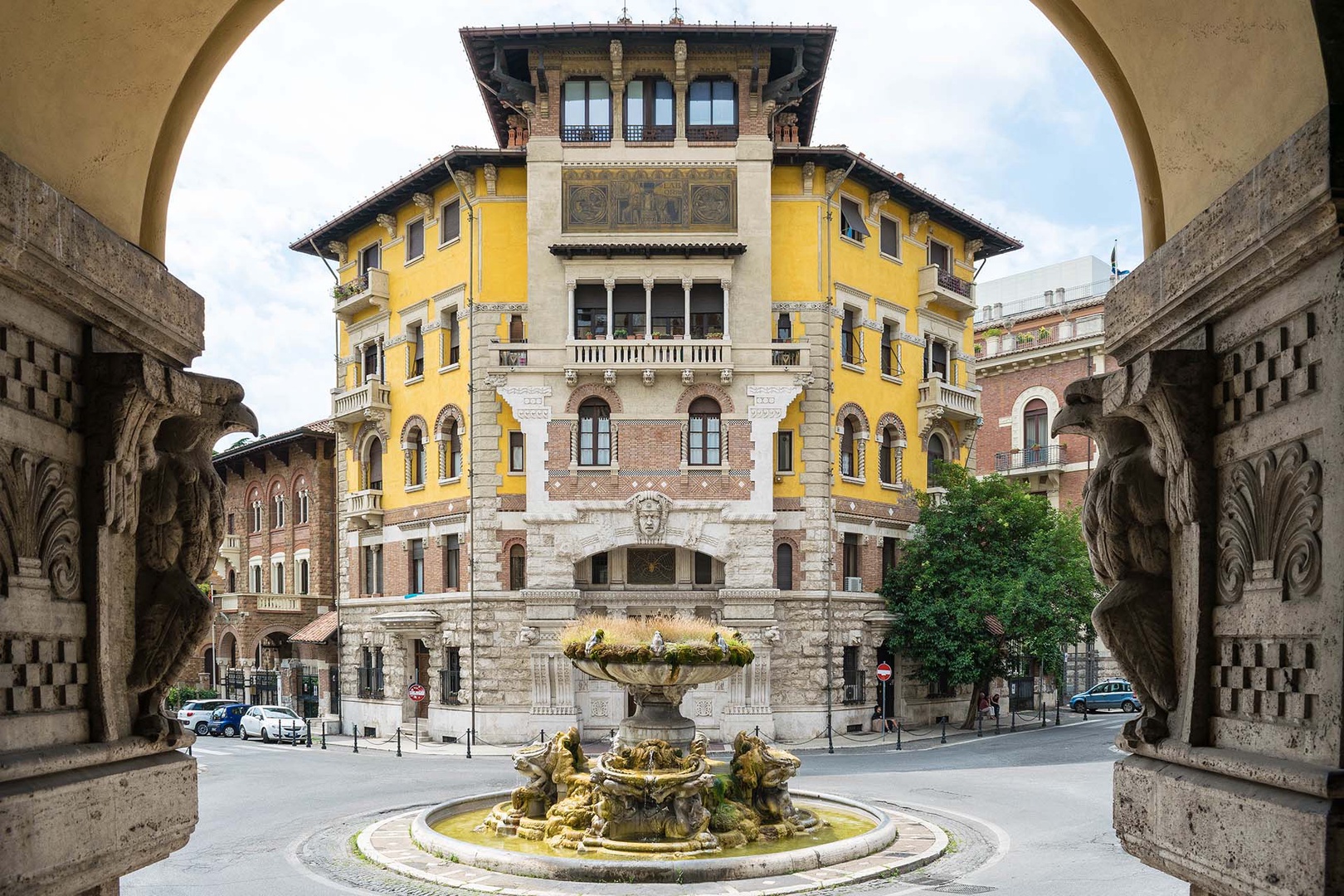 The nearby Arch on Via Tagliamento and the whimsical Fountain of the Frogs in the Piazza Mincio welcomes you.