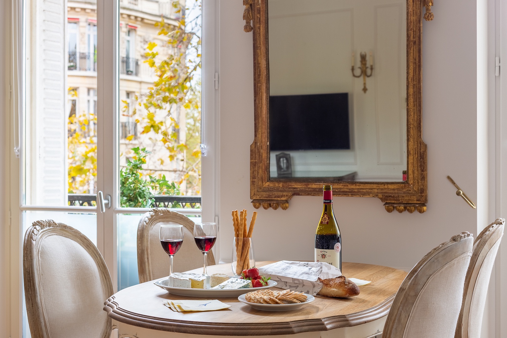 Enjoy dining in the comfort of home at the Saint Julien.