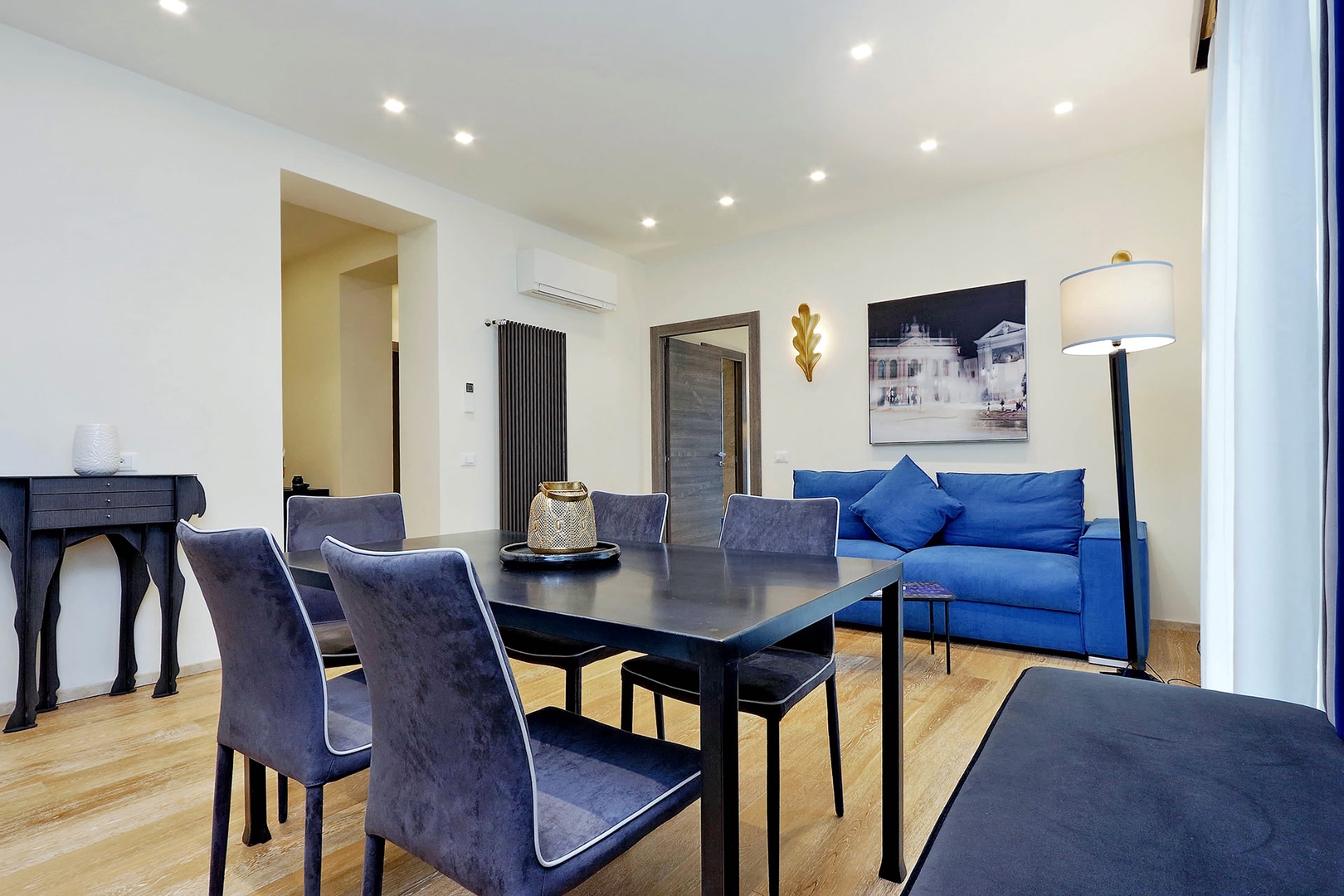 A bright space that's perfect for relaxed dining at home.