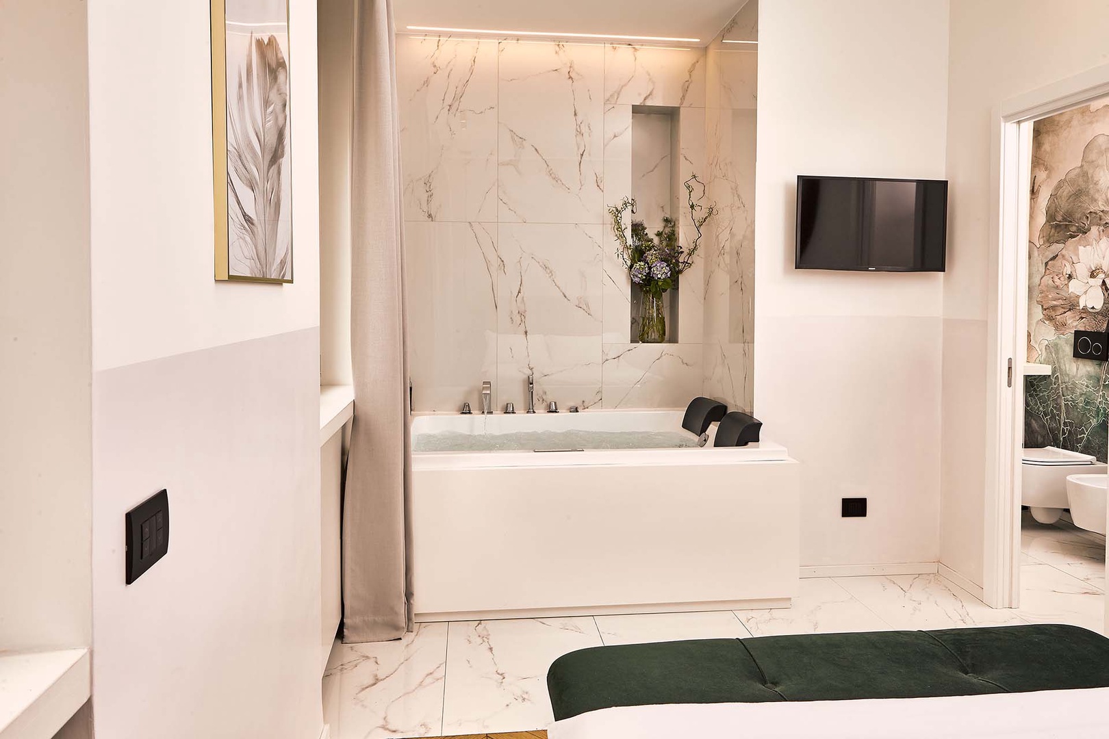 Jacuzzi tub is perfect after a day of walking Roman cobblestones.