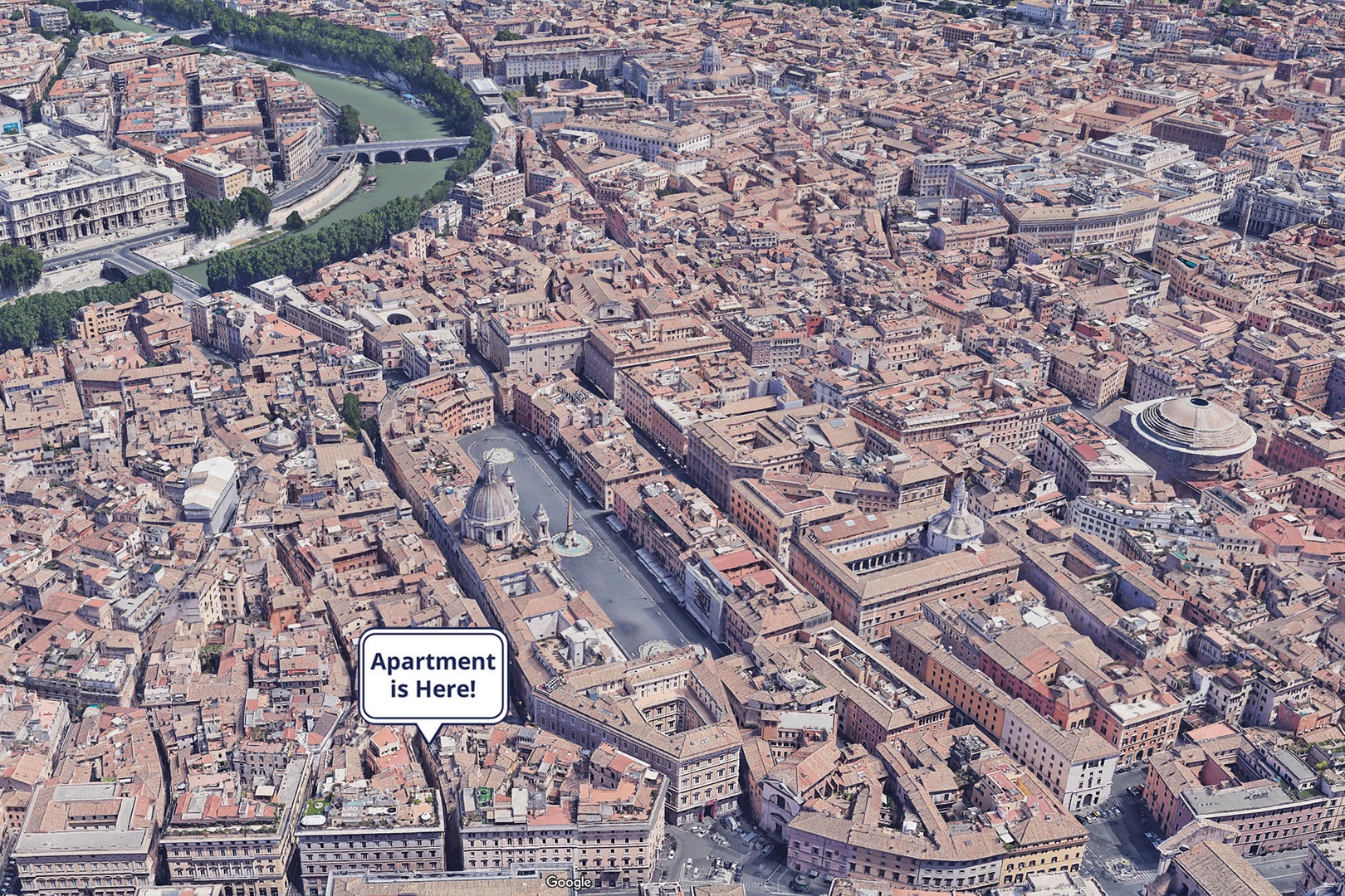 Located in the heart of the historic center surrounded by outdoor cafés, boutiques and iconic landmarks