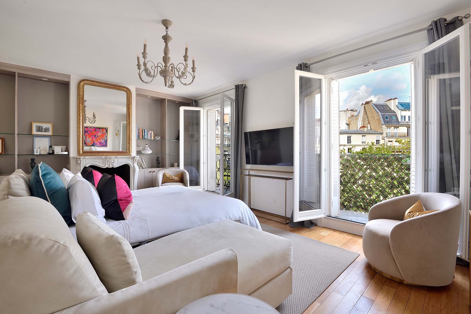 The sofa opens to a comfy bed creating an extra sleeping space.