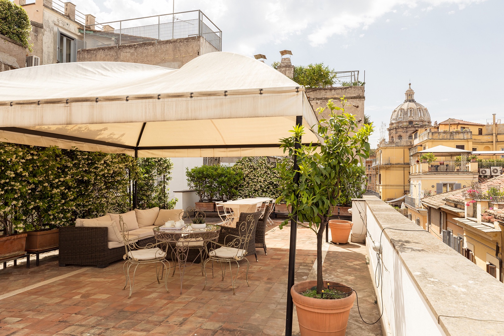 The huge terrace offers privacy as well as classic views of the Roman skyline.