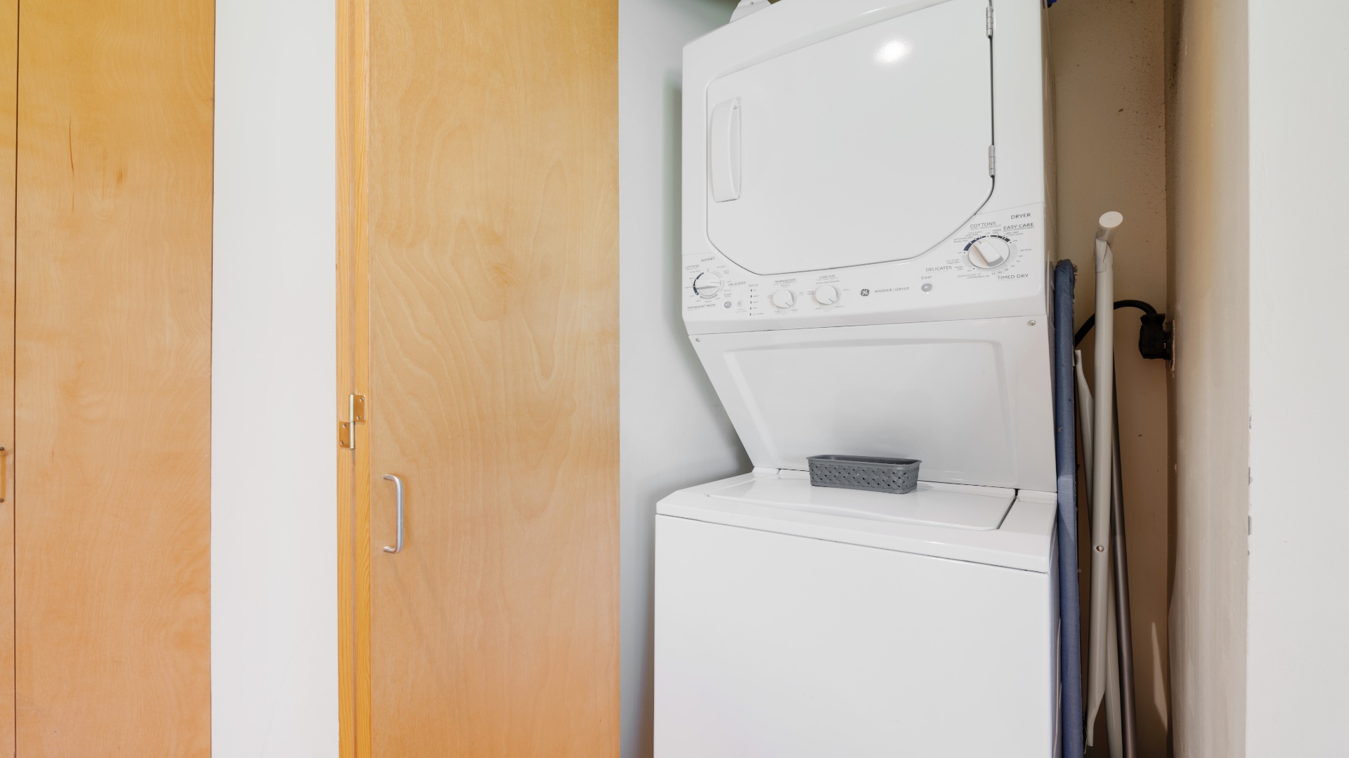 Your in-unit laundry makes packing light a breeze—wash and dry your clothes anytime during your stay, so you can focus on exploring instead of worrying about finding a laundromat.