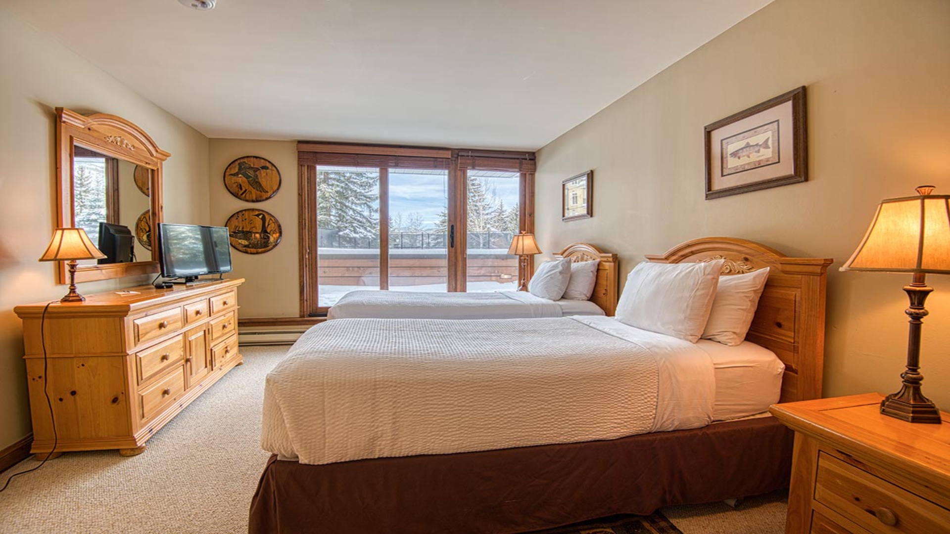 Sink into crisp linens and let the mountain views from your private balcony lull you into relaxation. Warm wood furnishings and soft lighting create your perfect retreat.