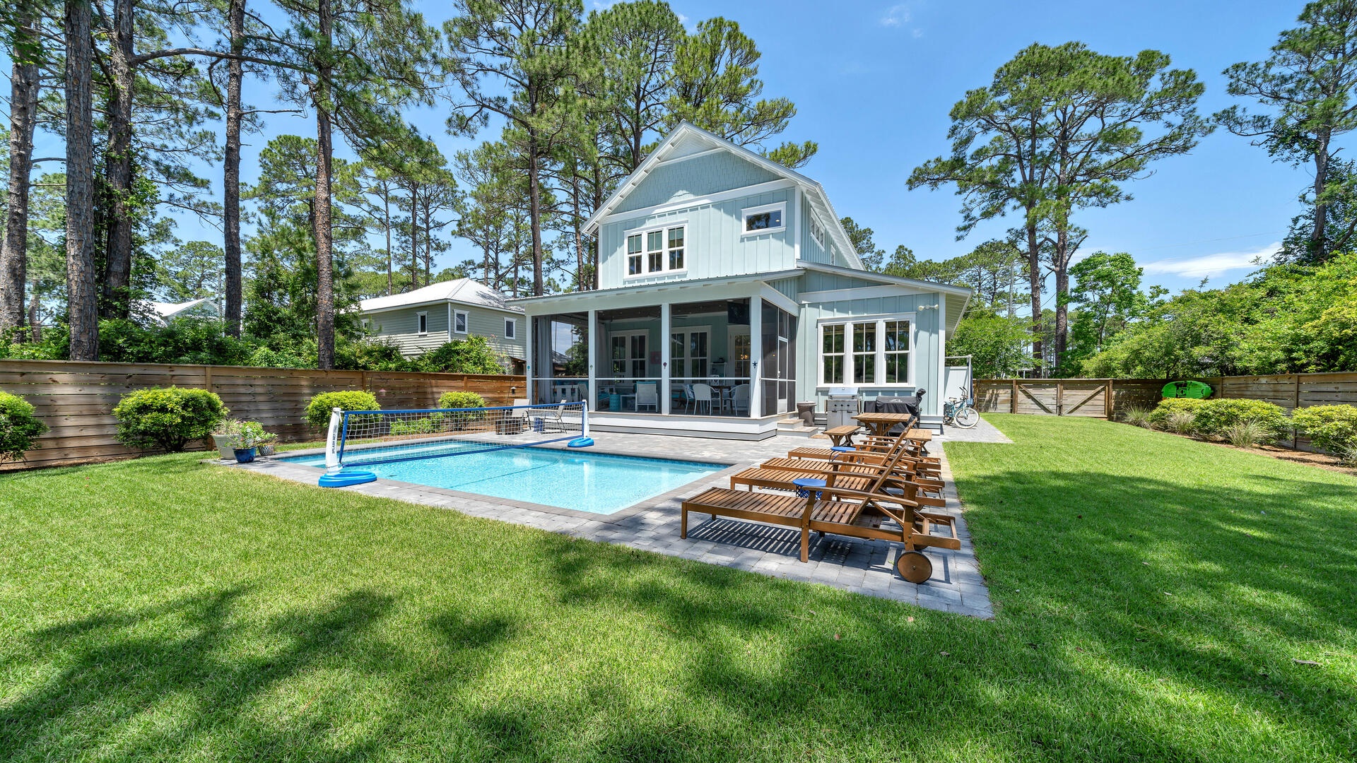 A quiet, fenced yard with private pool!