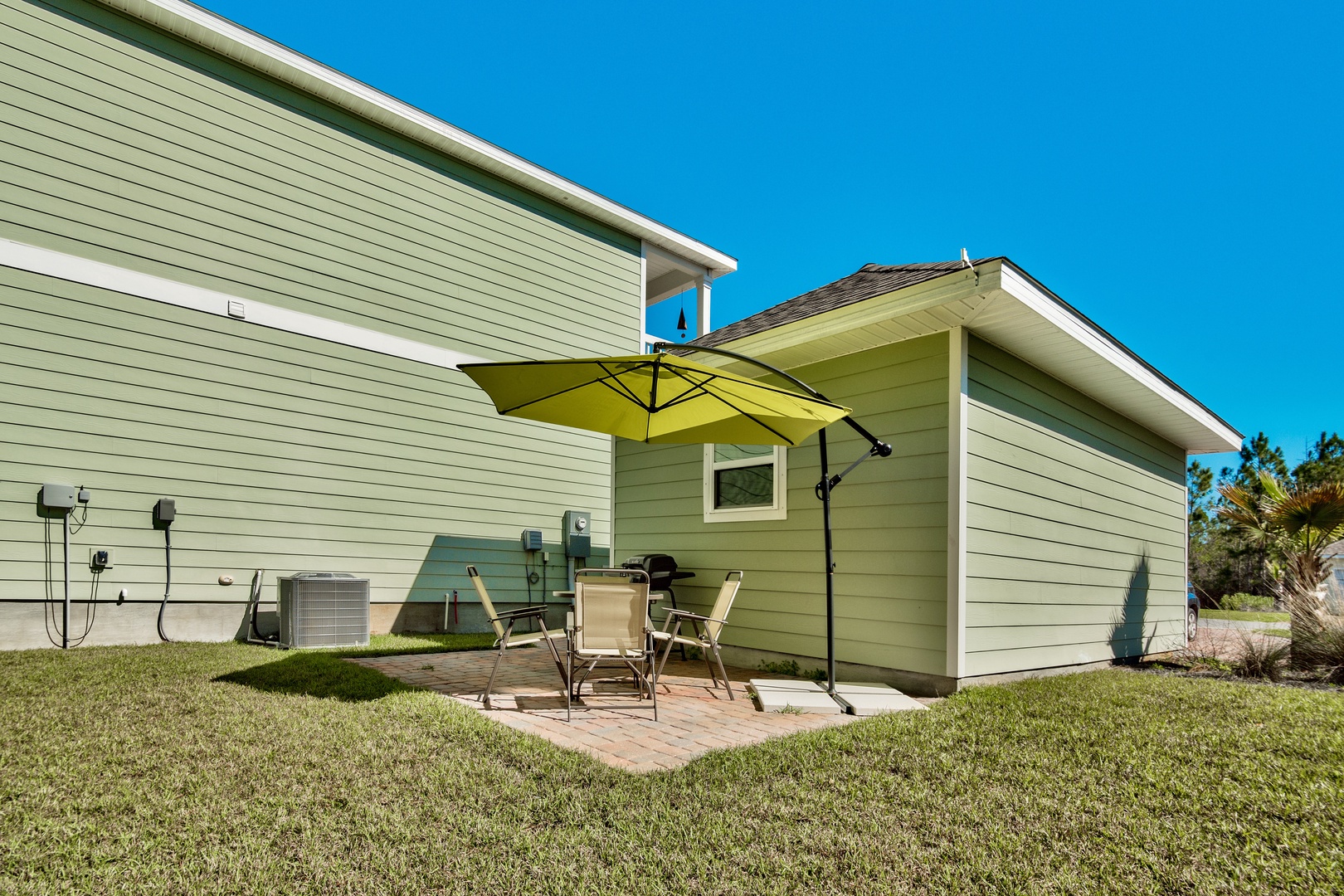The backyard offers shade and a gas barbeque grill!