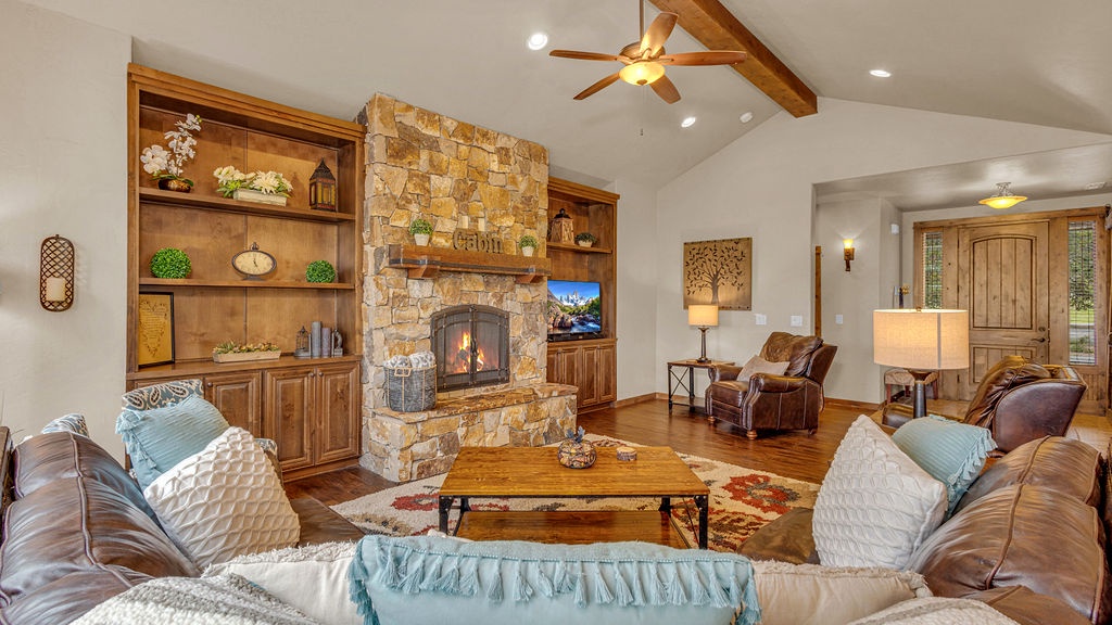 Living Room w/fireplace