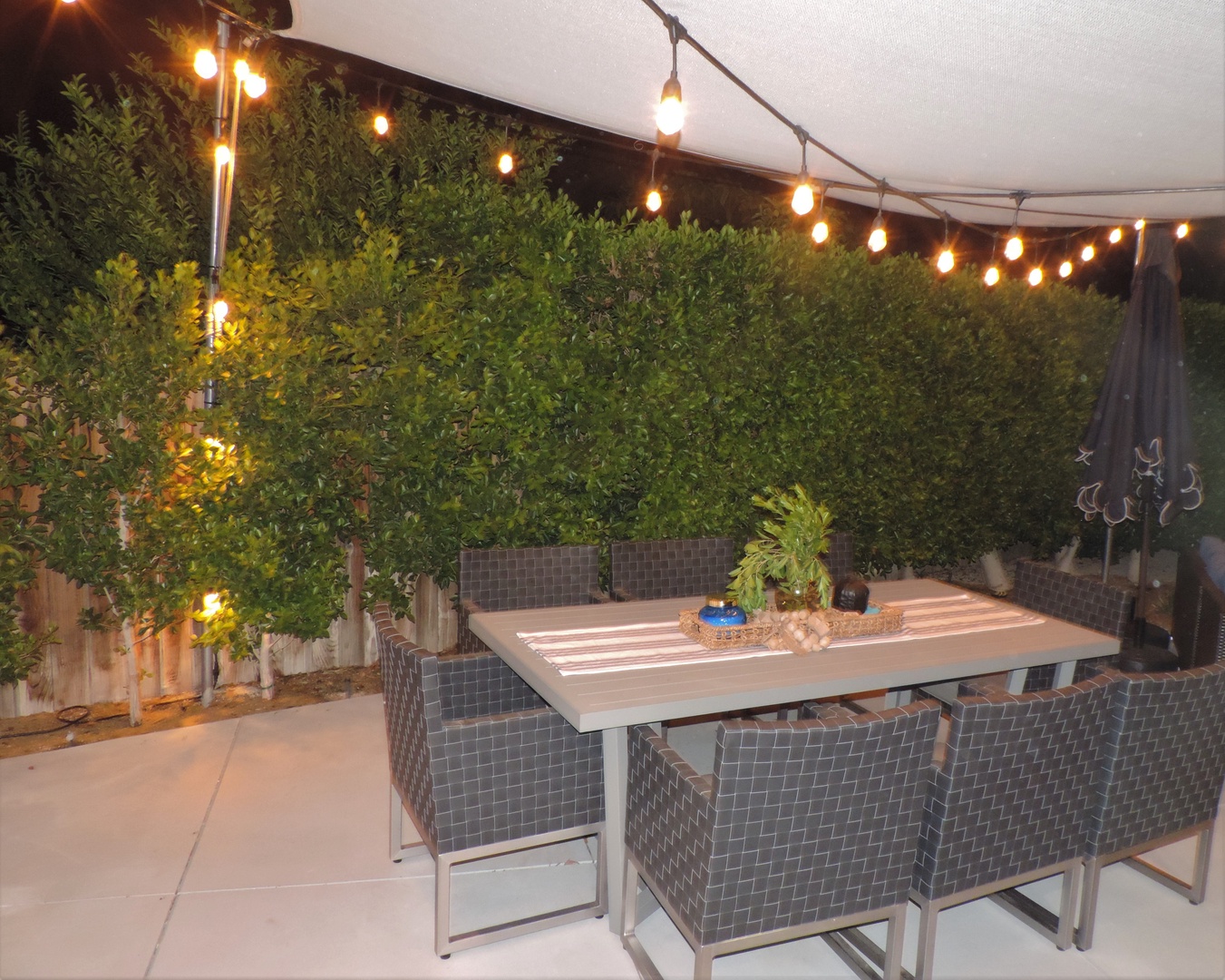 outdoor eating with lights