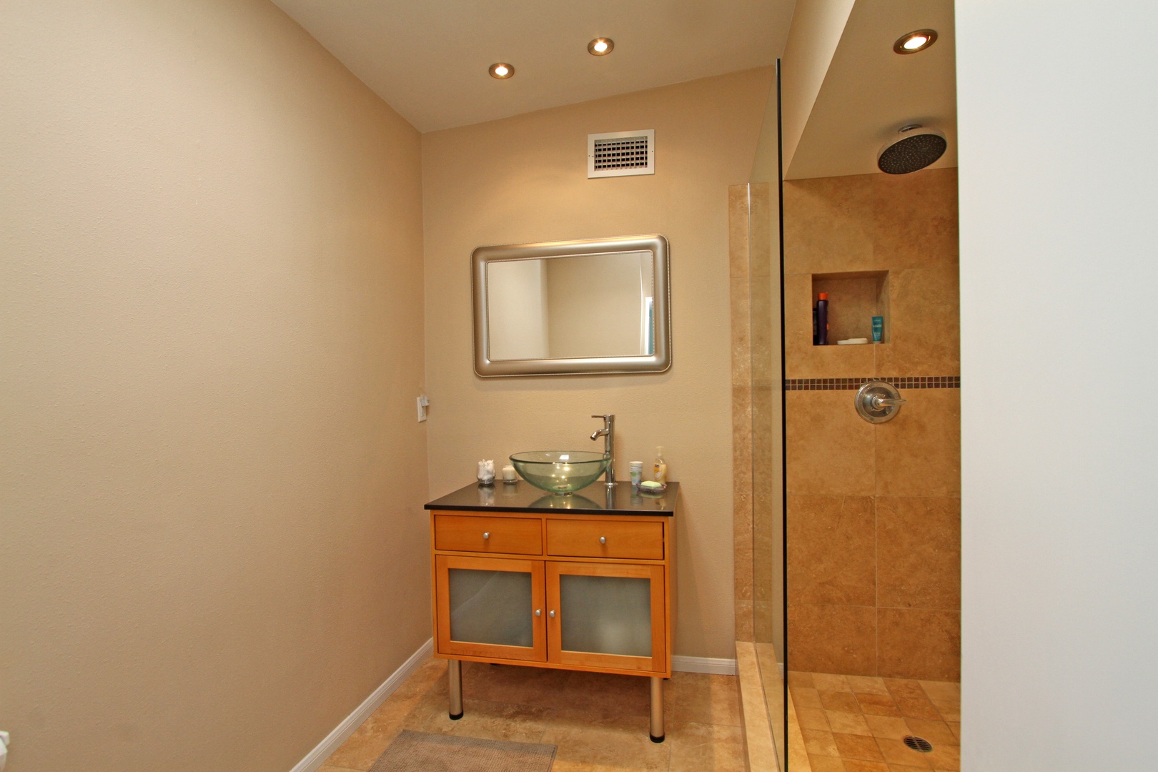 Guest Bathroom w/Shower