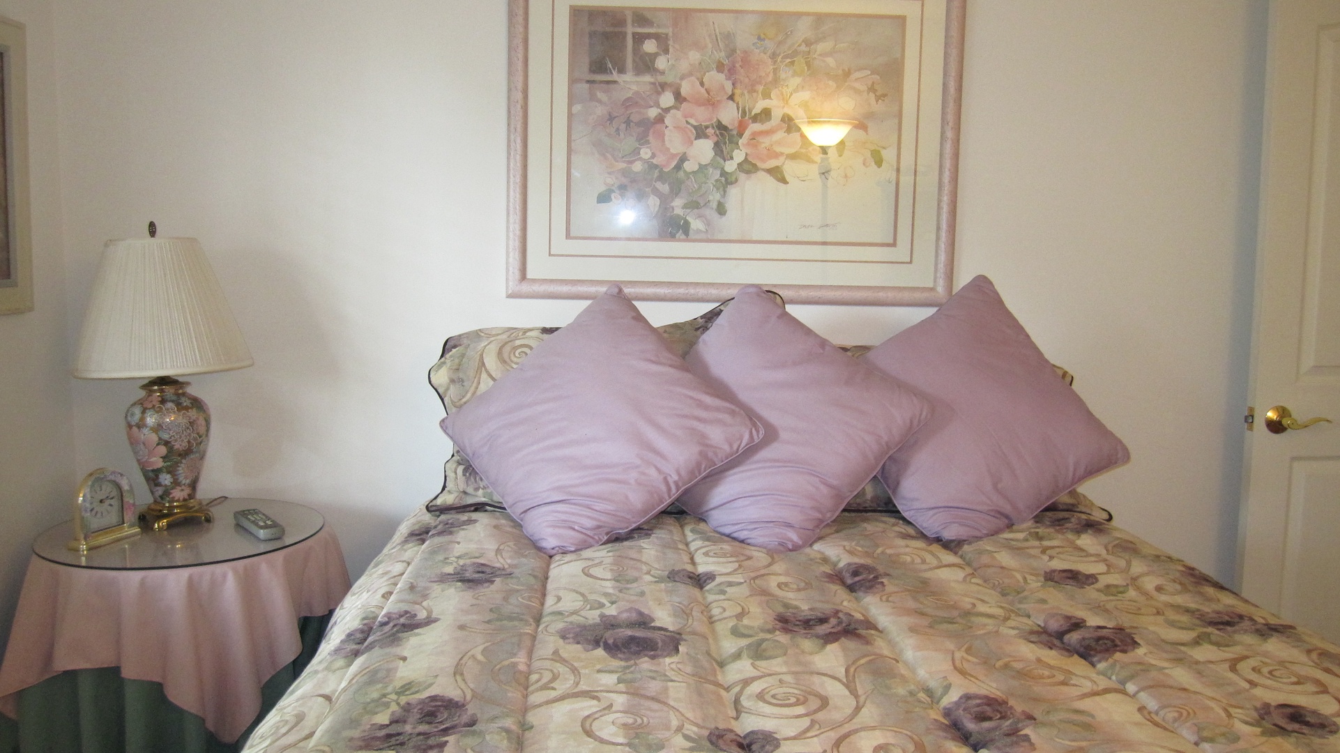 Guest Bedroom with Queen Bed