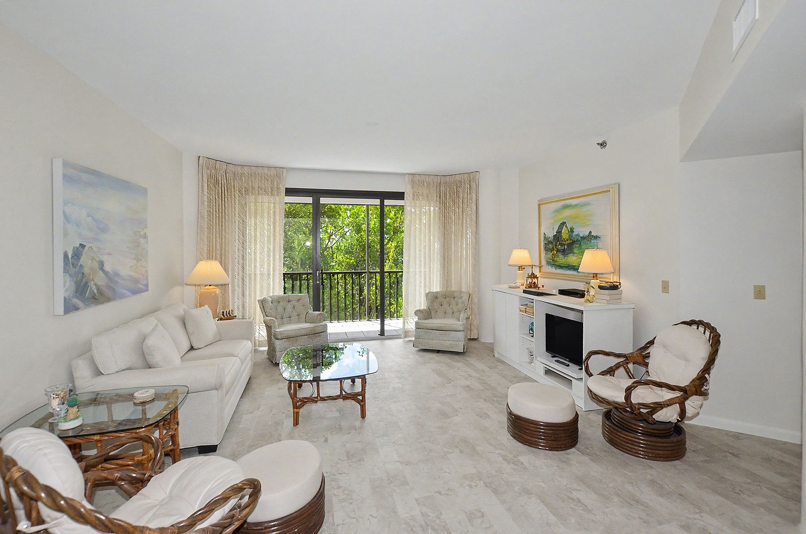 Living Room with direct access to Balcony