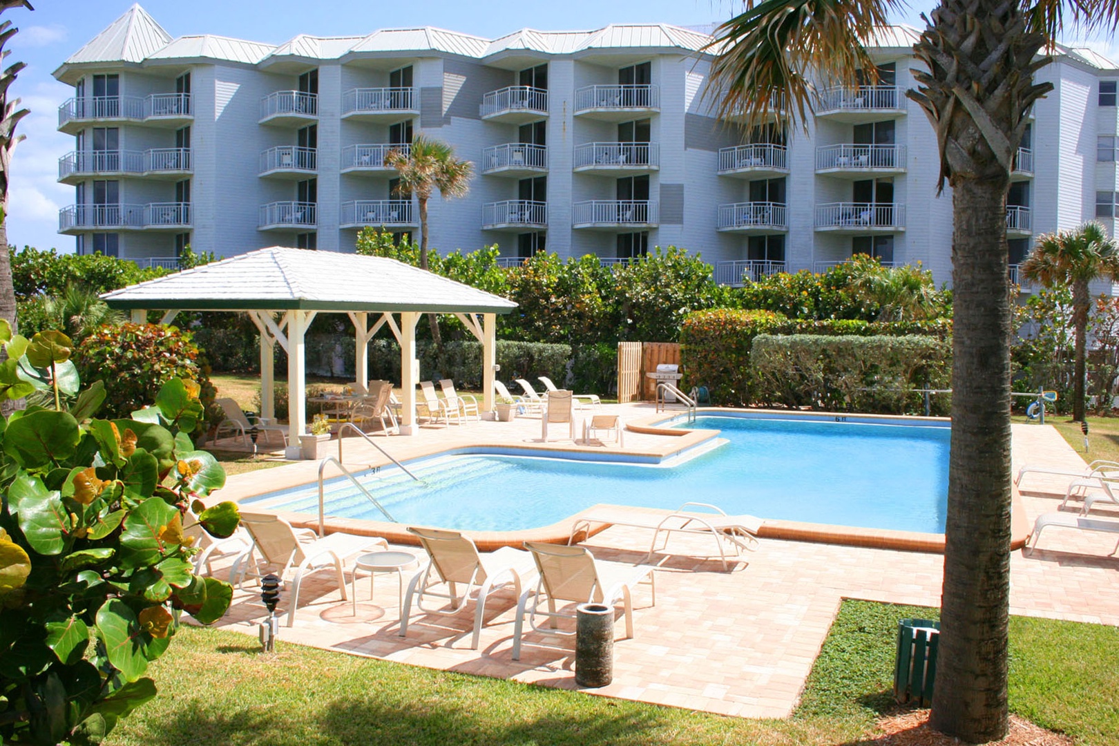 Plantation House Community Swimming Pool