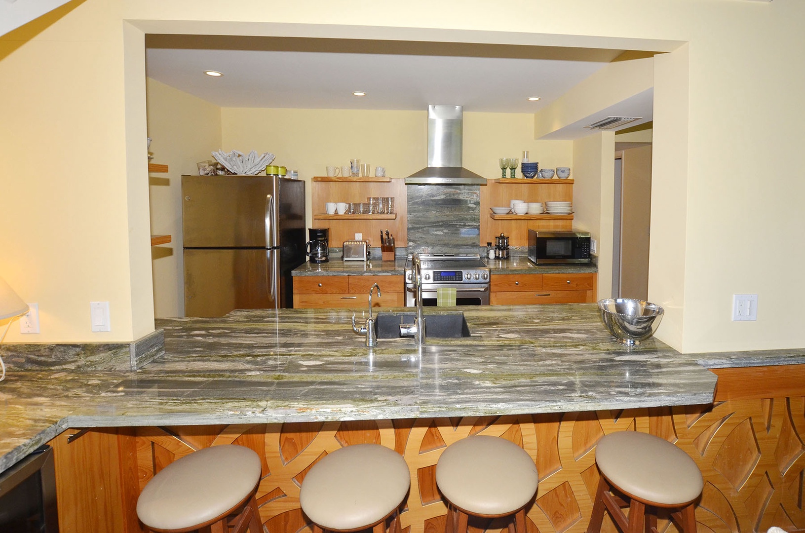 Kitchen with Breakfast Bar