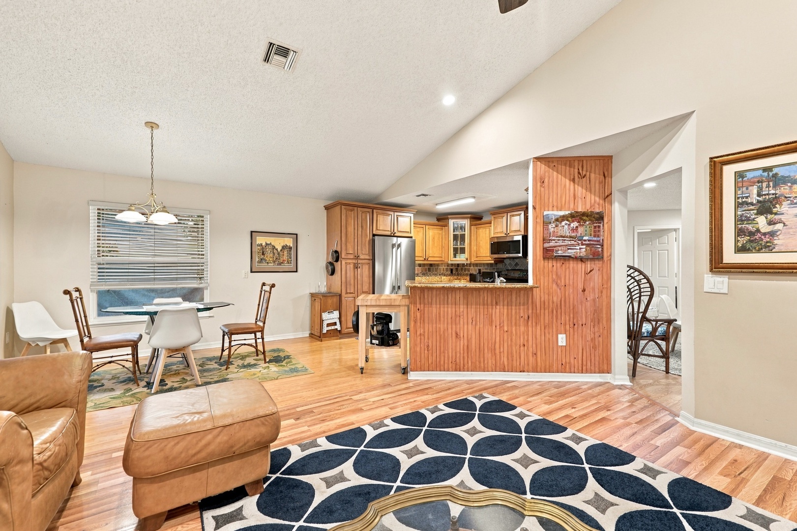 Living Room / Kitchen.