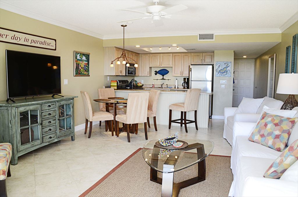 Living / Dining / Kitchen