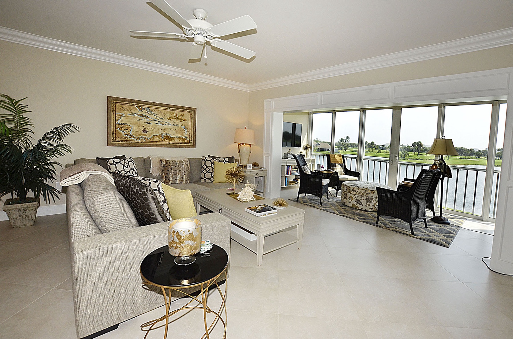 Living Room / Balcony