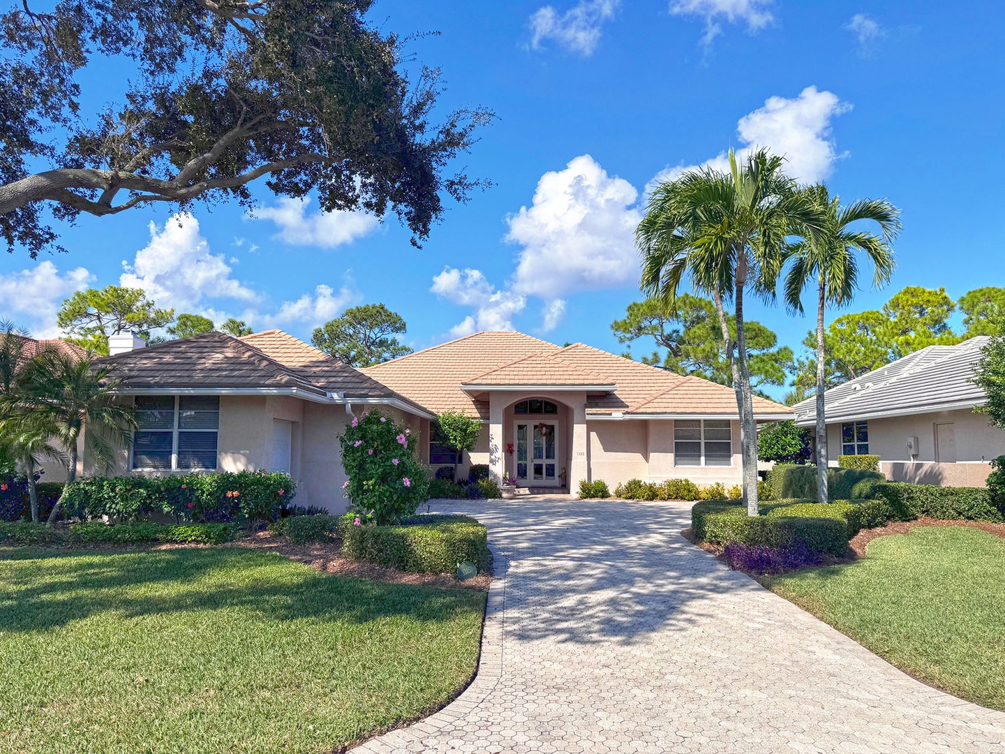 Residence Arrival Driveway