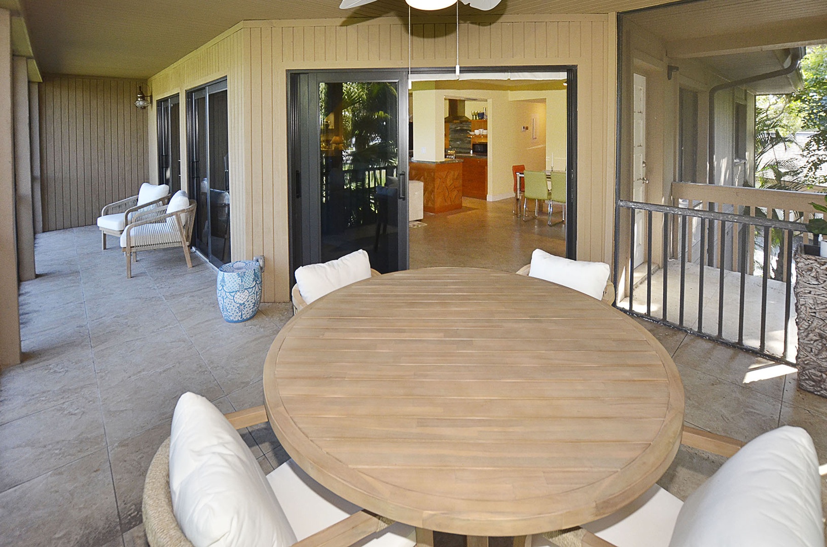 Balcony with new dining & seating furniture