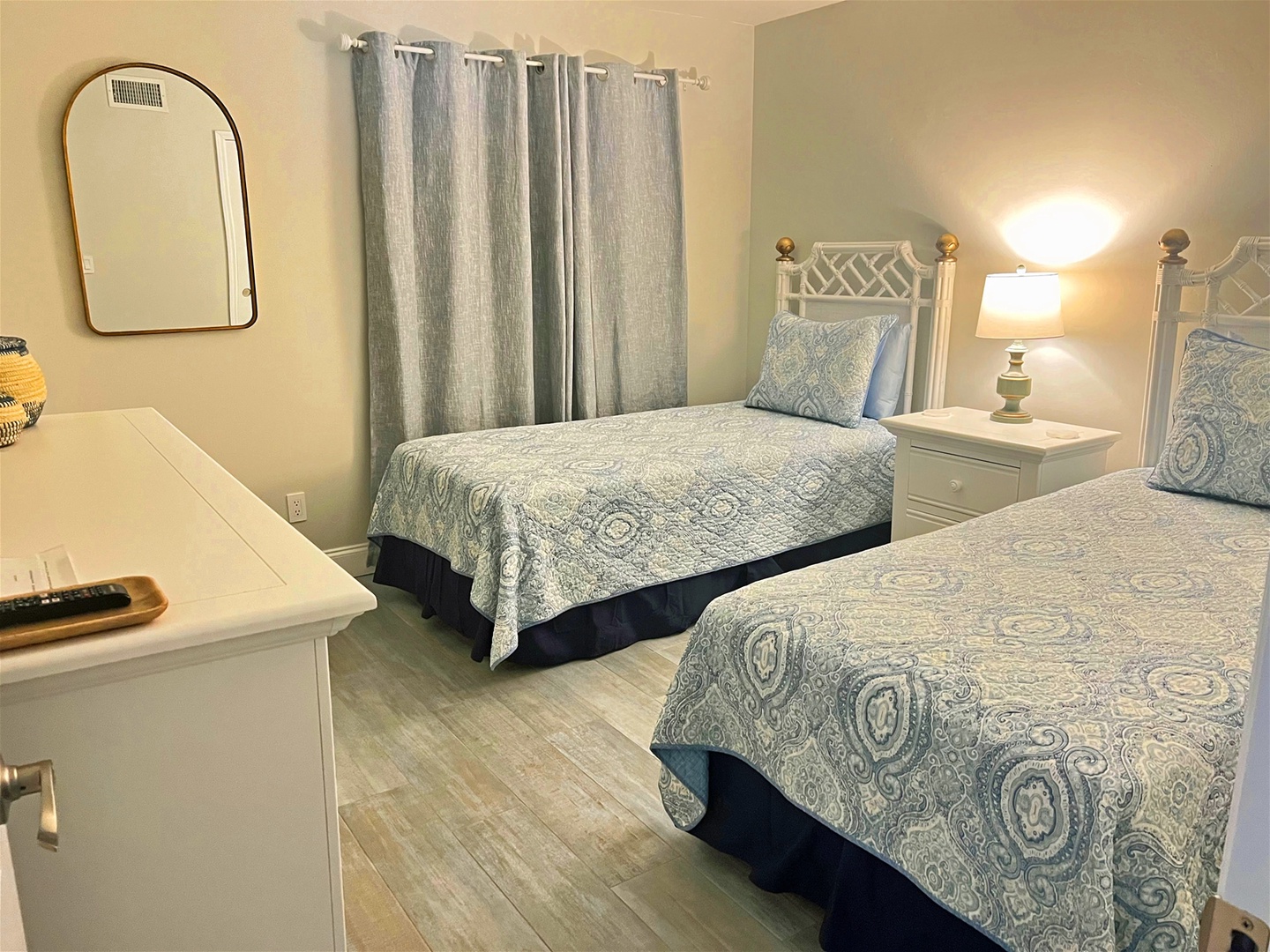 Guest Bedroom with twin beds