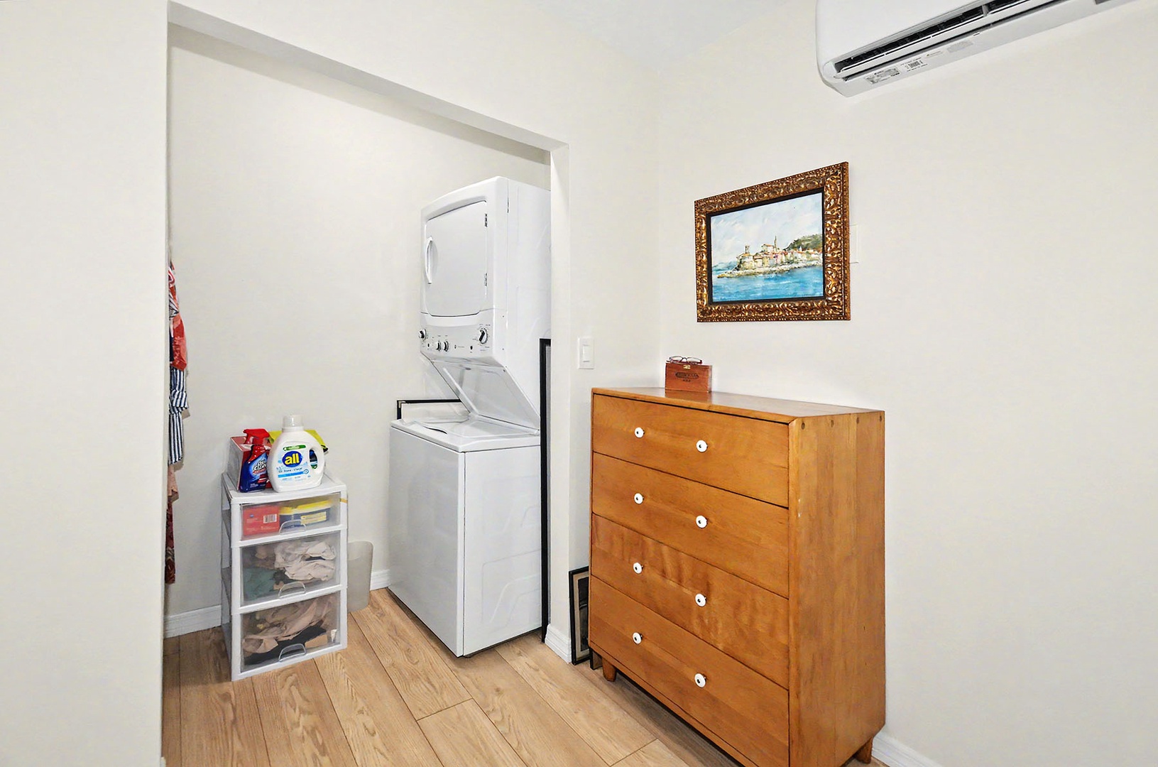 Main Bedroom & Laundry