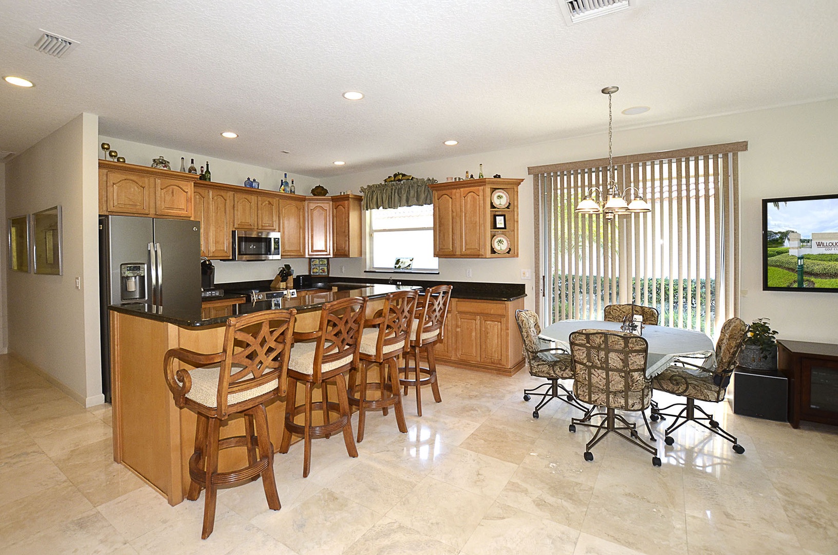 Kitchen with Breakfast Bar