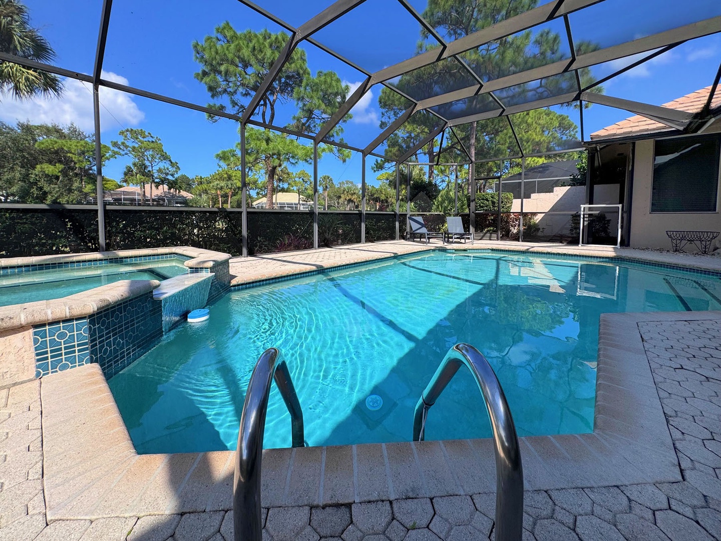 Screen Enclosed Swimming Pool & Spa
