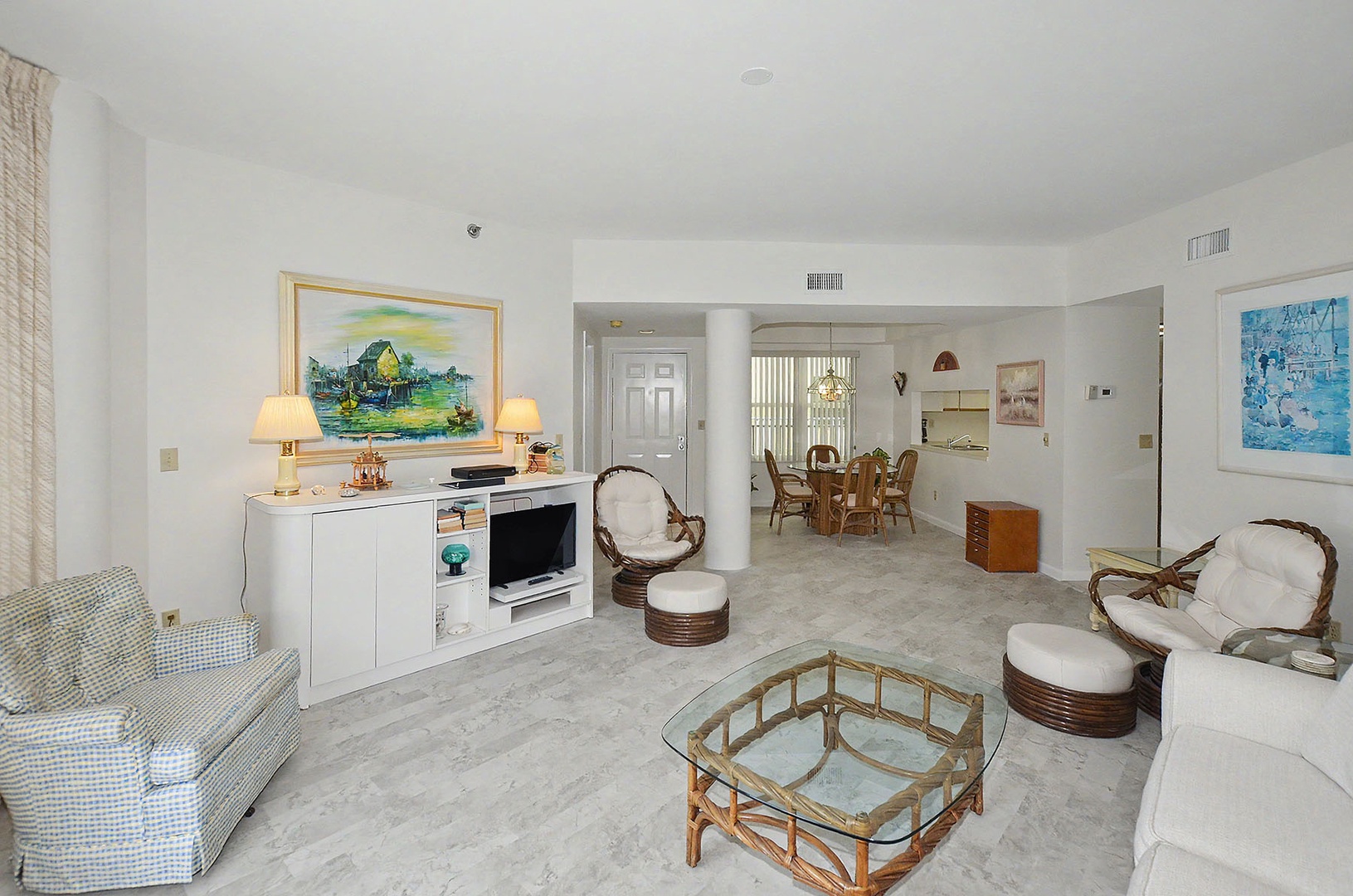 Living Room / Dining Room