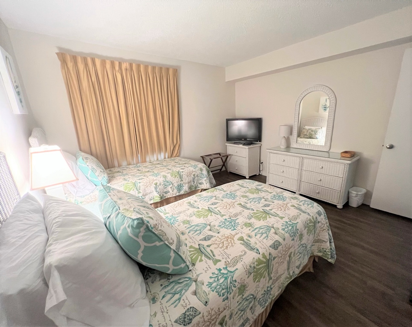 Guest Bedroom with twin beds