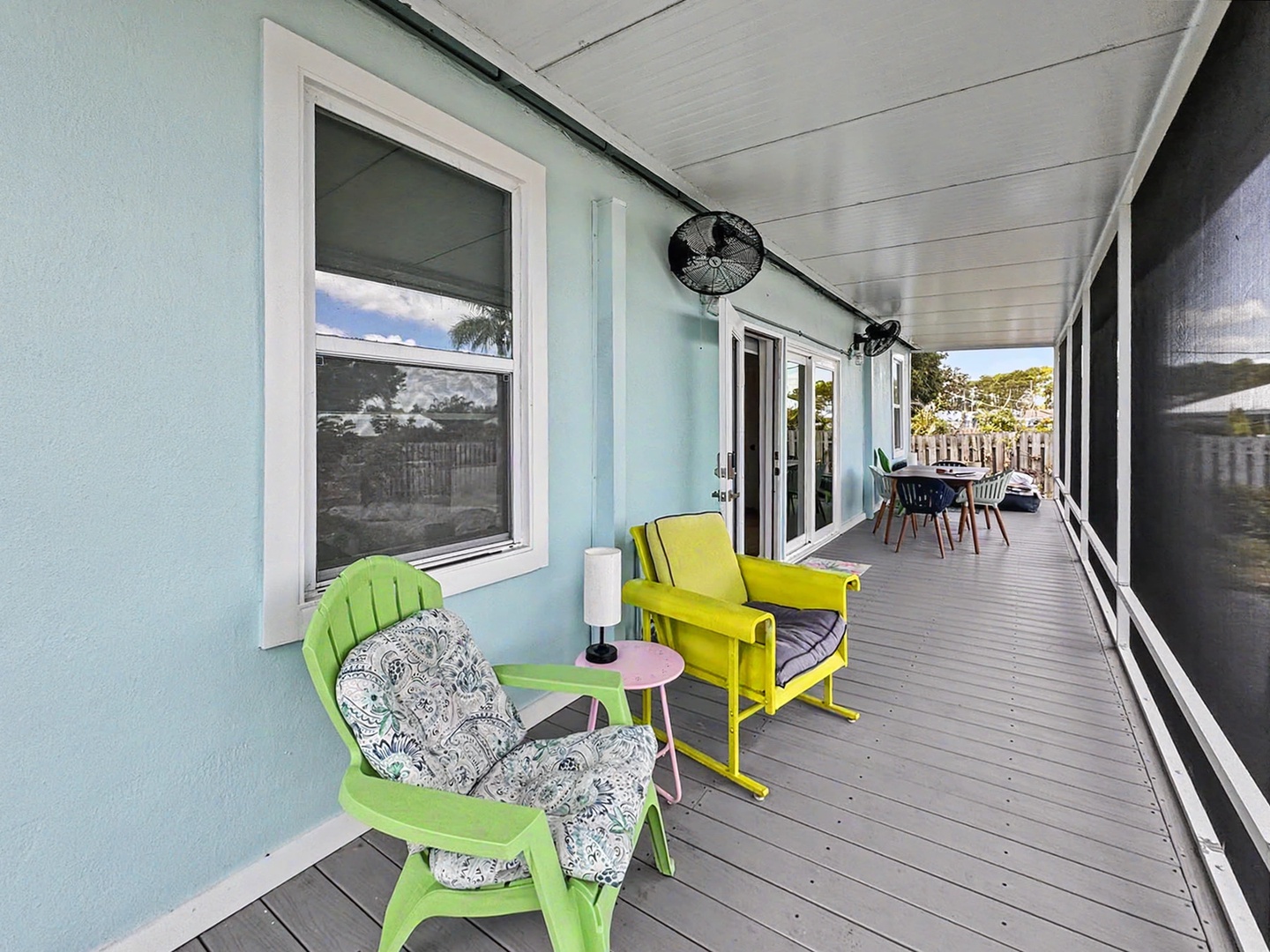 Very large and long relaxing Screened Porch