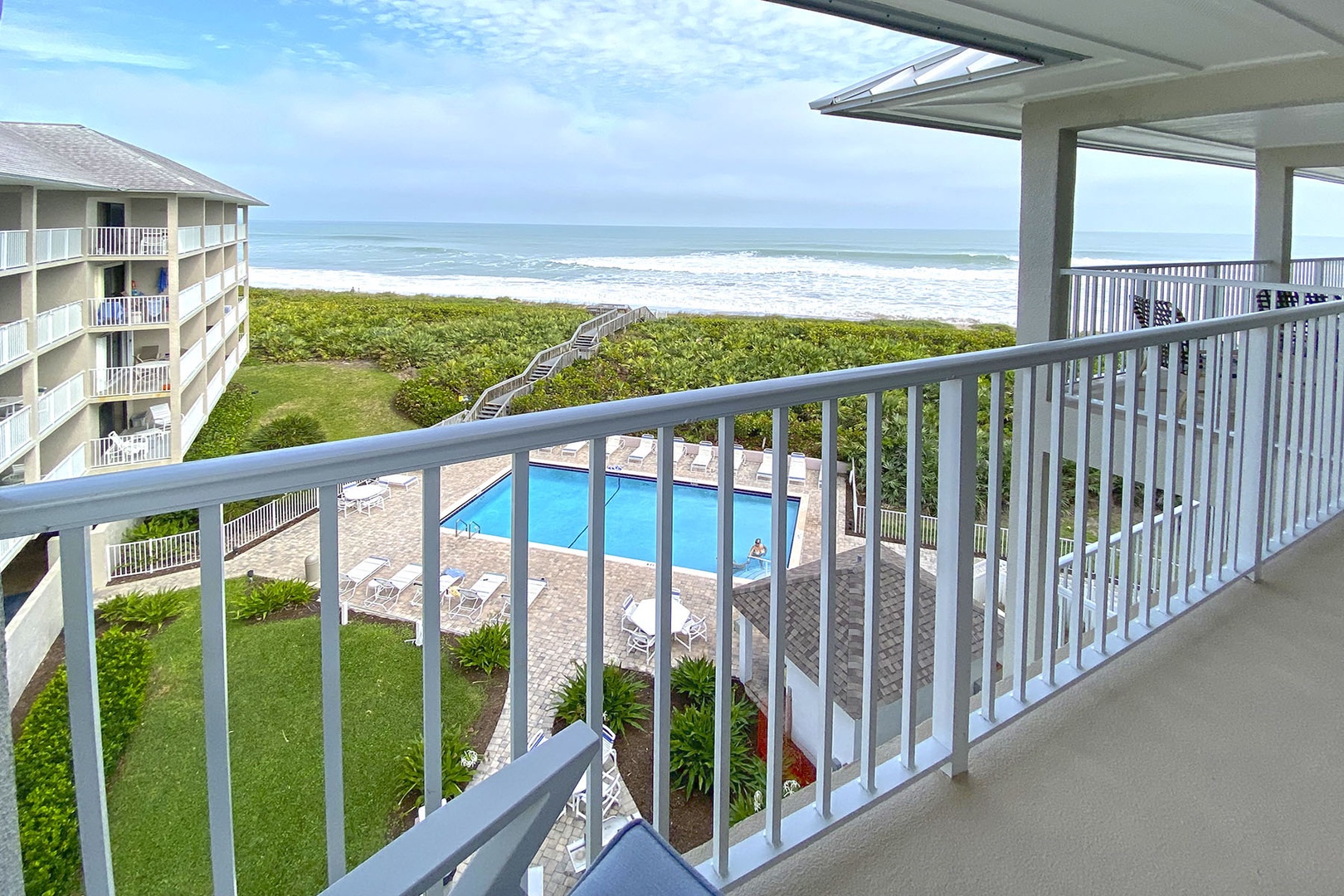 Top floor corner residence with large ocean view Balcony!