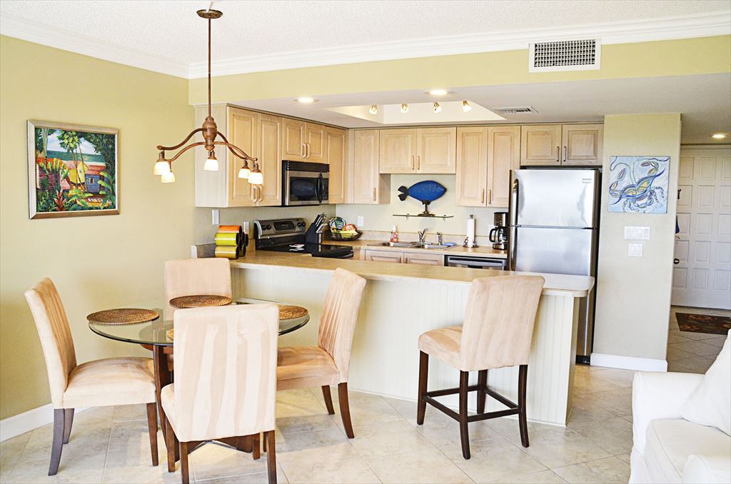 Dining Area / Breakfast Bar