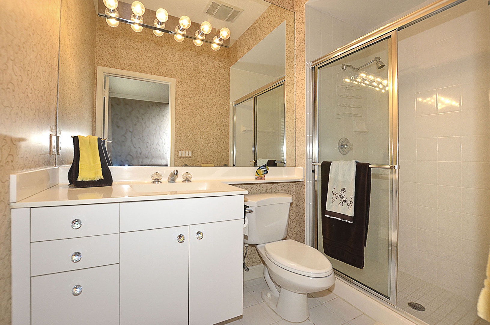 Guest Bedroom #1 Ensuite Bathroom