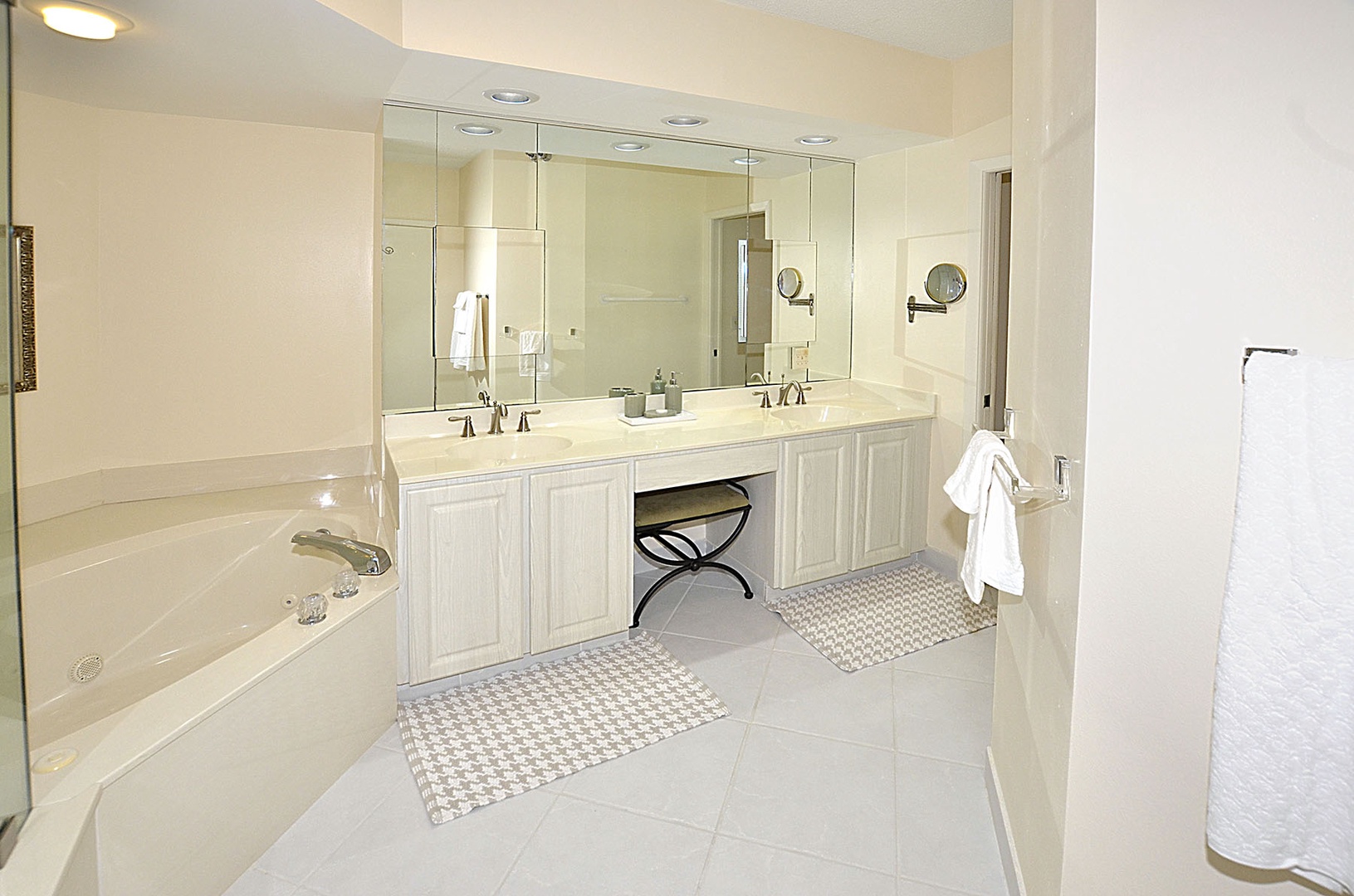 Primary Bedroom ensuite Bathroom