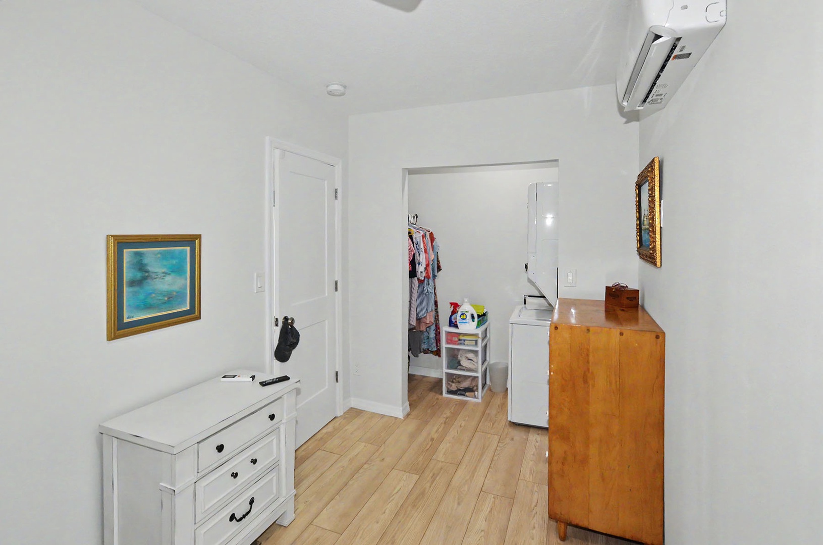 Main Bedroom & Laundry