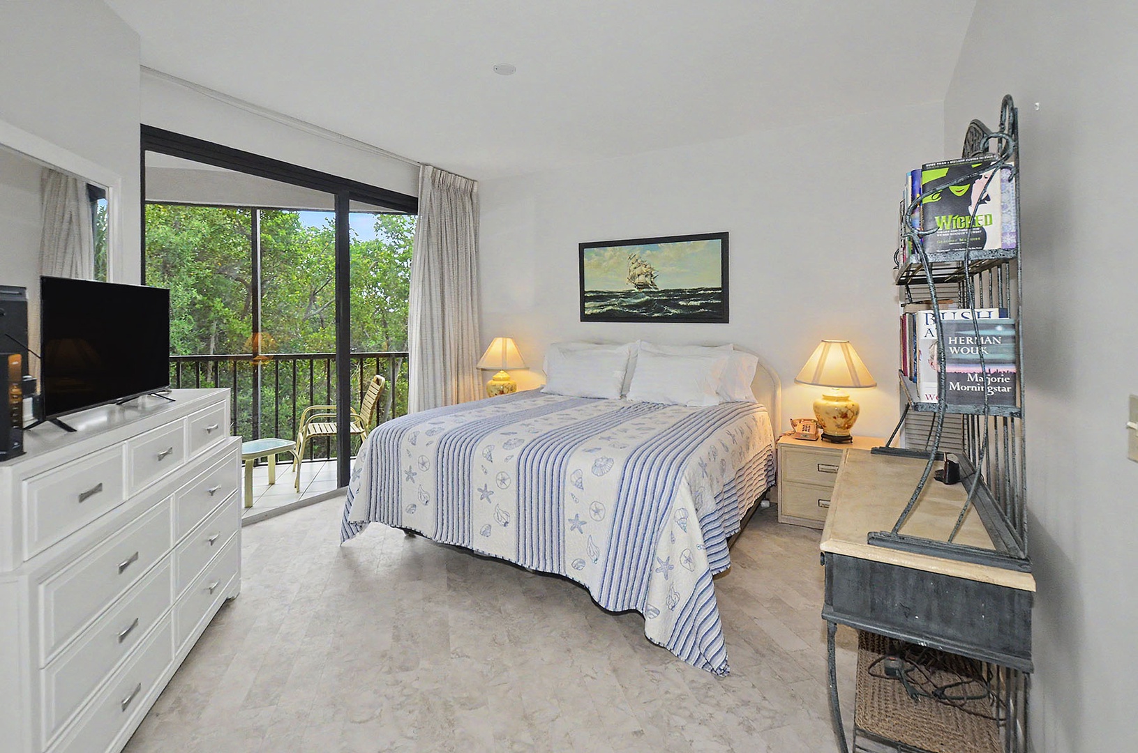 Main Bedroom with direct access to Balcony