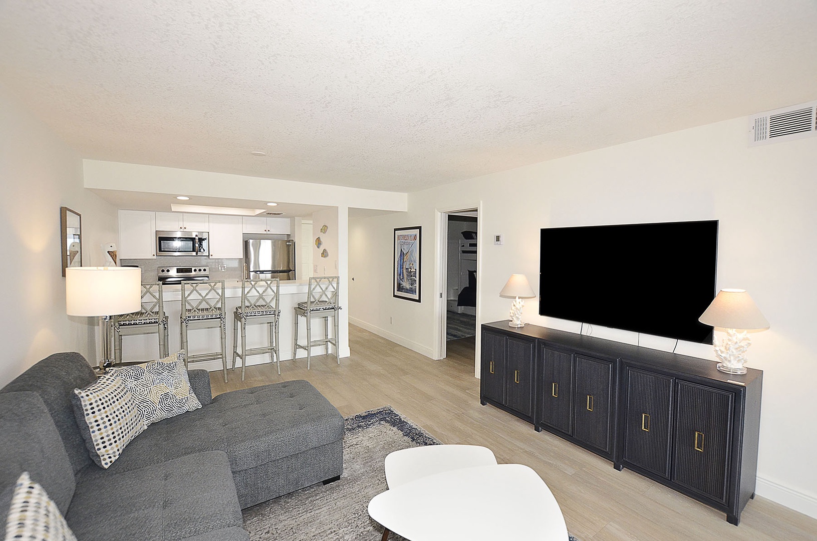 Living / Kitchen / Entry Hall