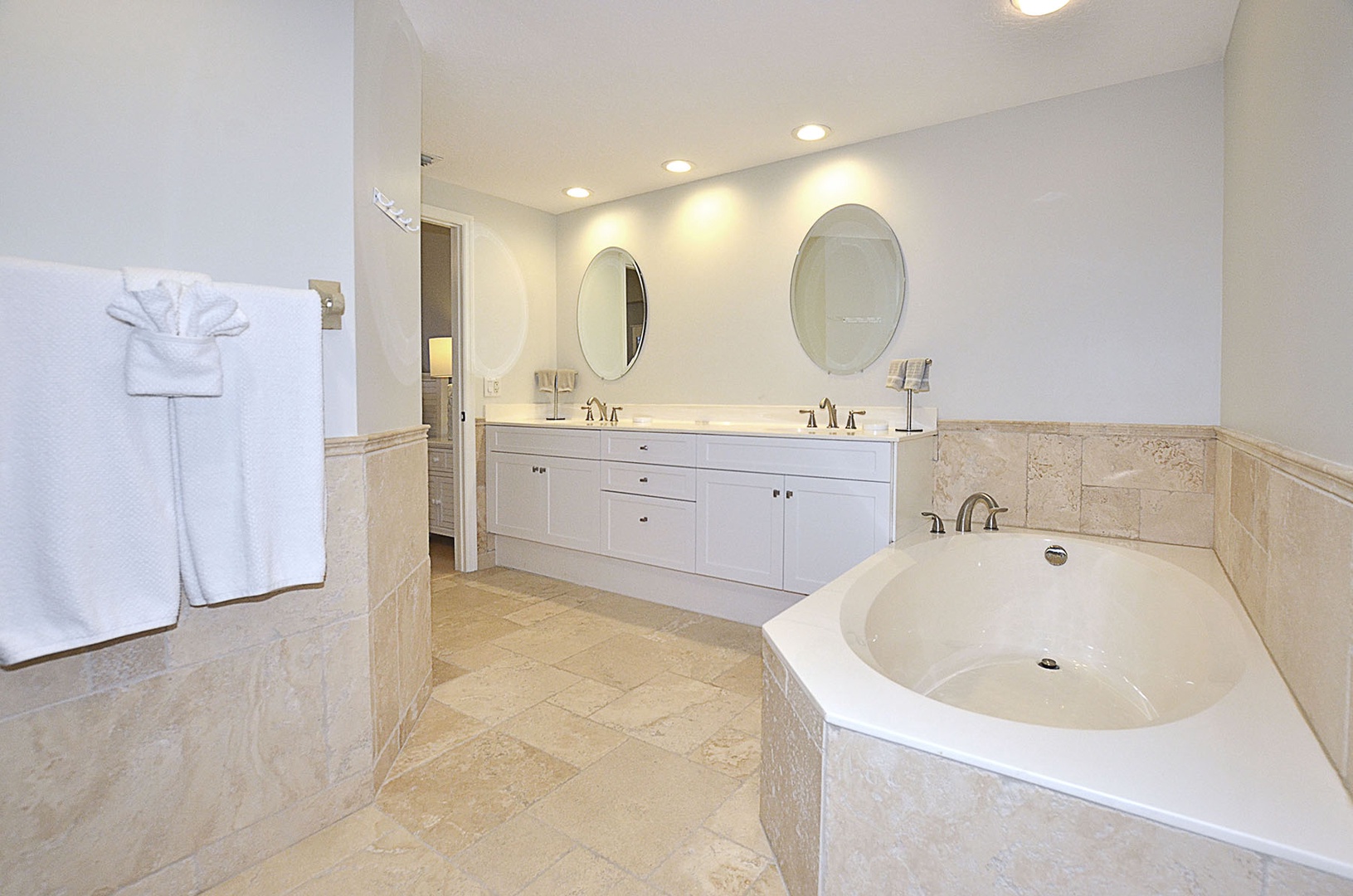 Main bedroom ensuite bathroom.