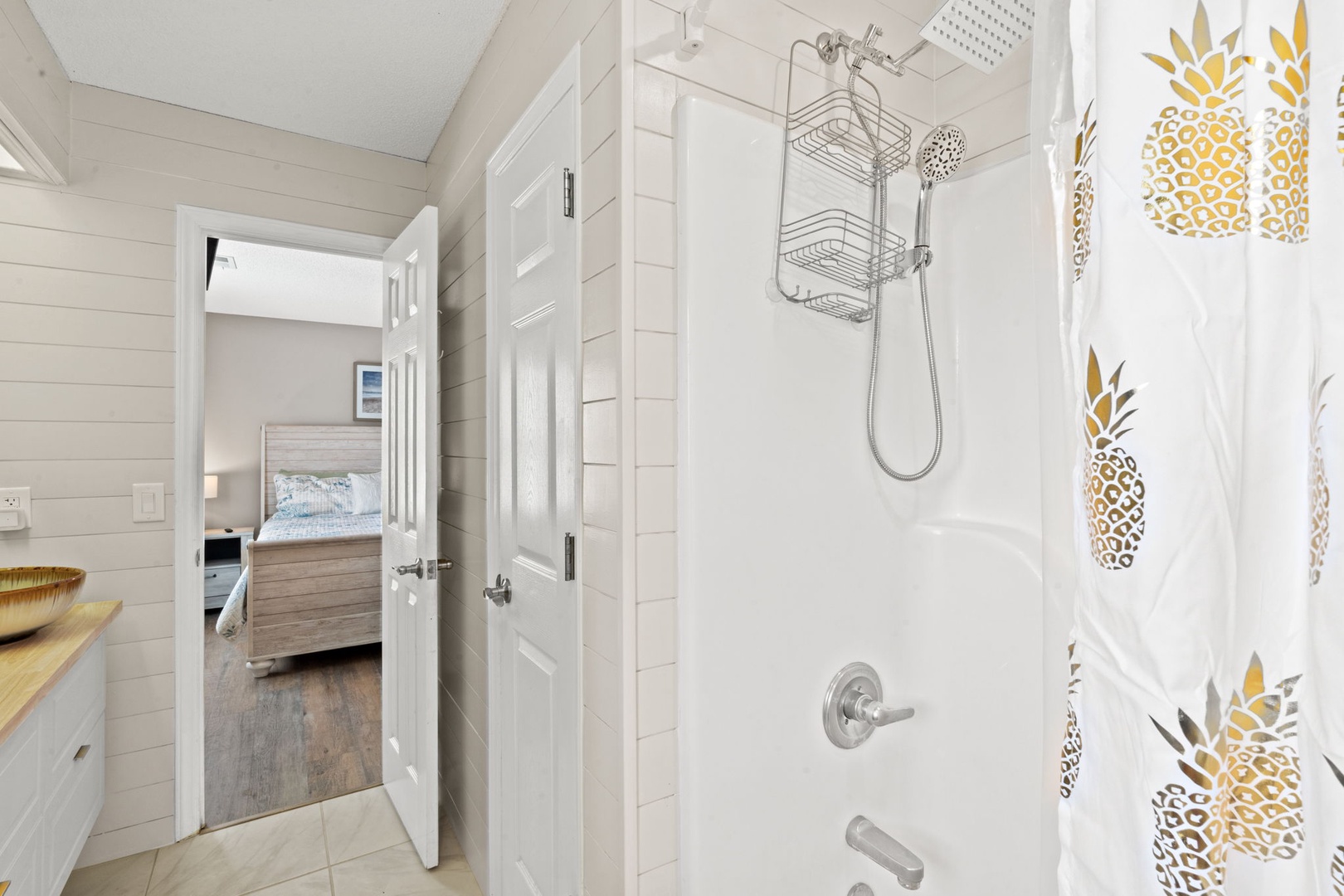 private bath bedroom 1 - tub-shower