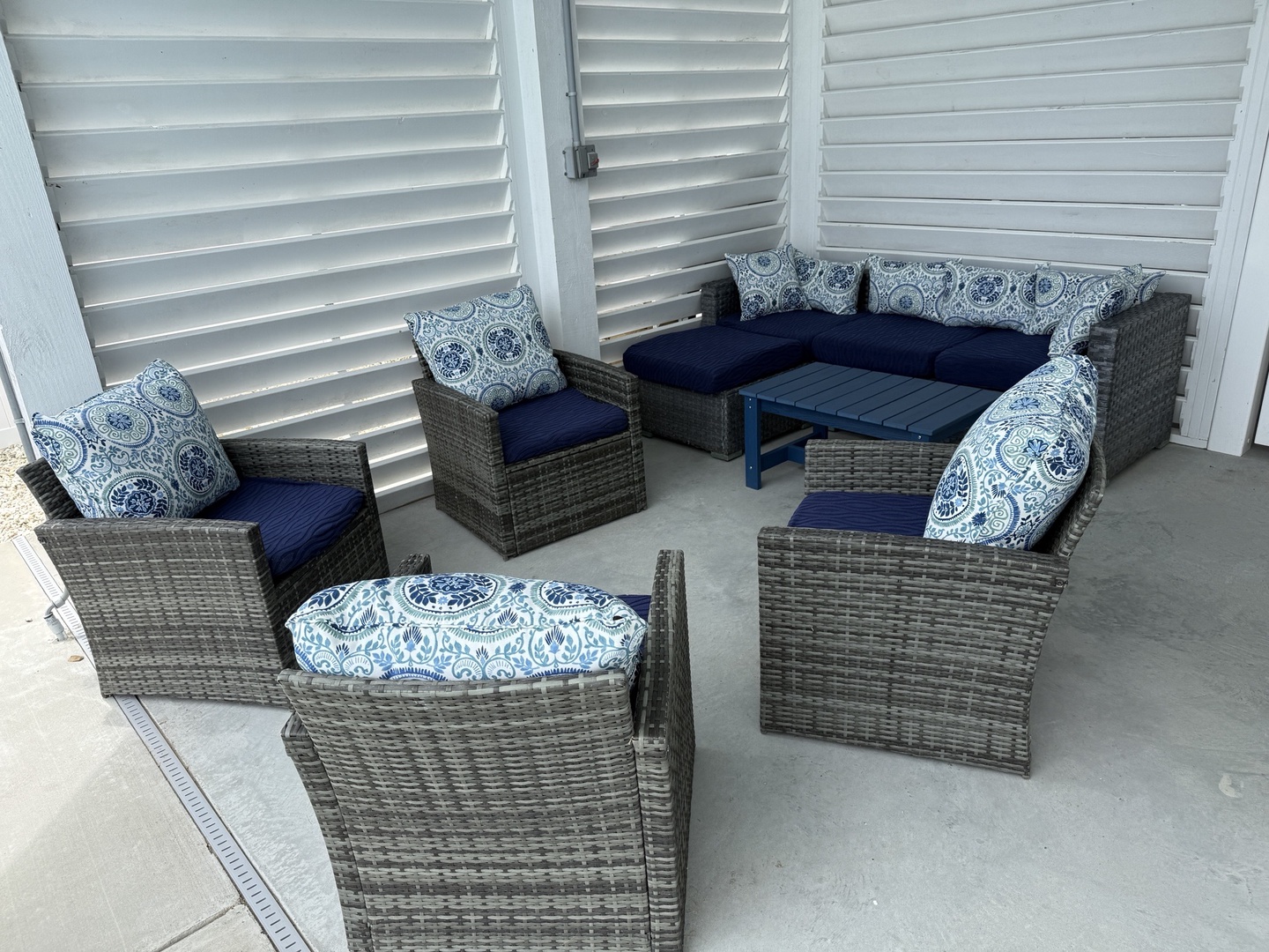 poolside sitting area
