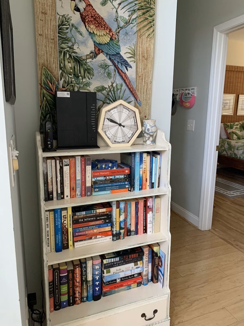 Living Area - Book Nook