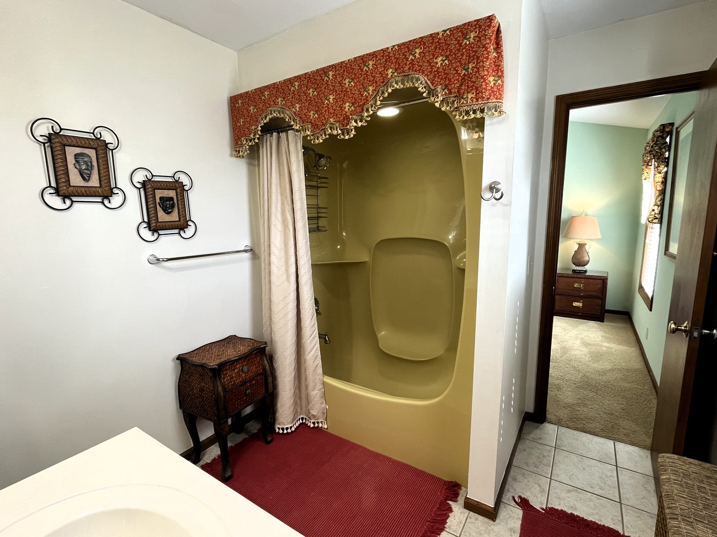 bathroom 2 - tub-shower